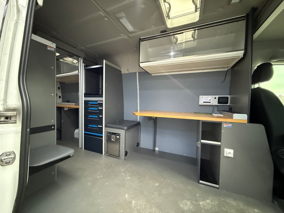 VW Crafter 35 2,0 TDi 177 Kassevogn L3H2 4Motion