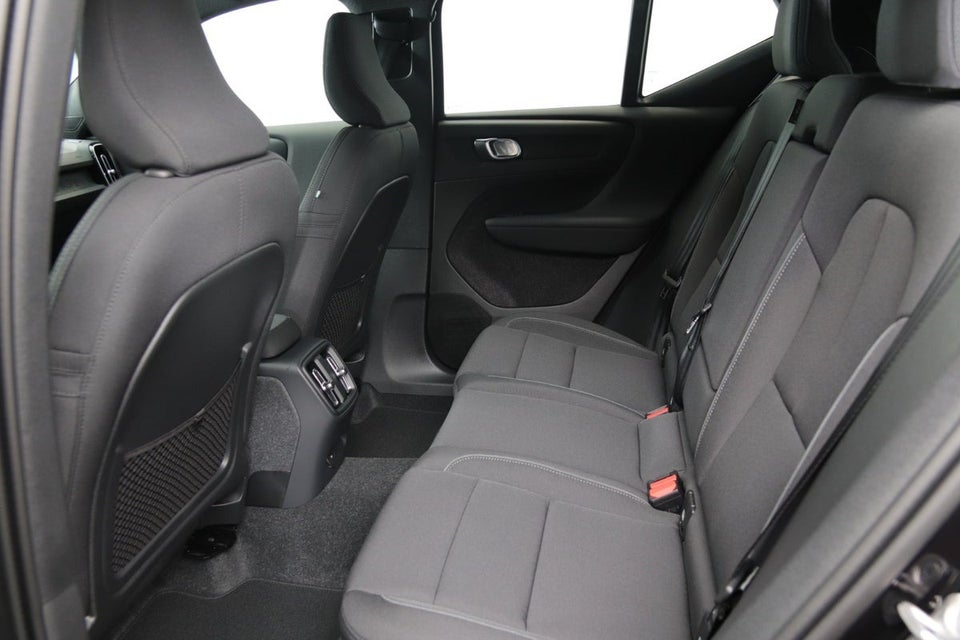 Volvo EX40 Standard Range Plus 5d