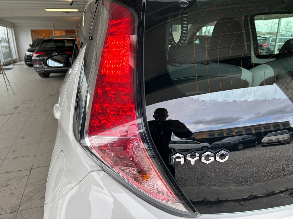 Toyota Aygo 1,0 VVT-i x-play 5d