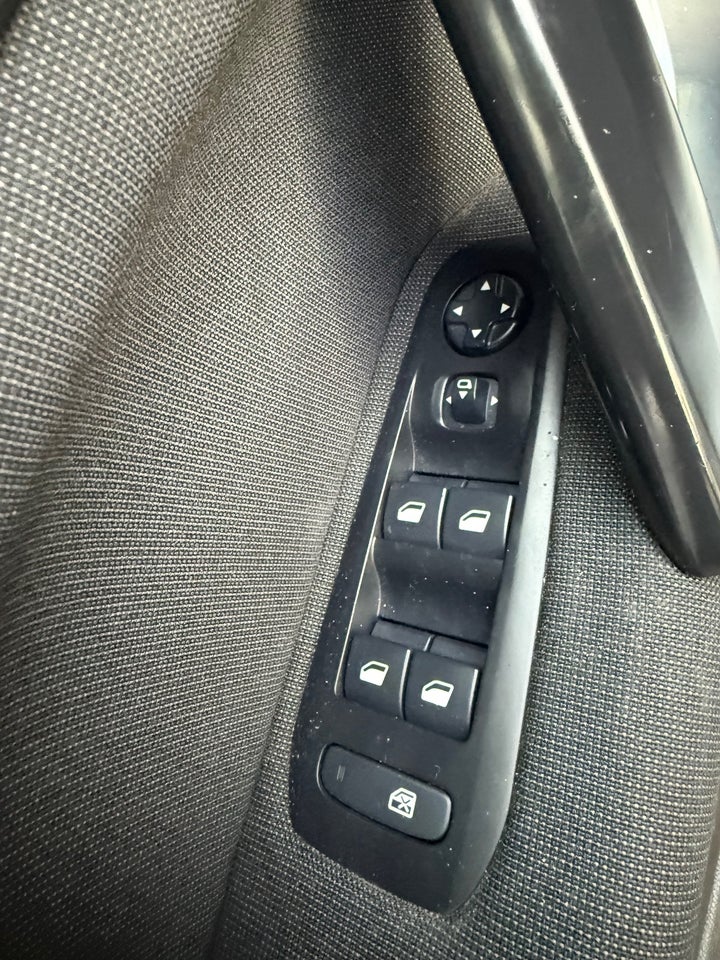 Peugeot 308 1,6 BlueHDi 120 Allure Sky 5d