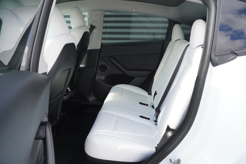 Tesla Model Y Long Range AWD 5d