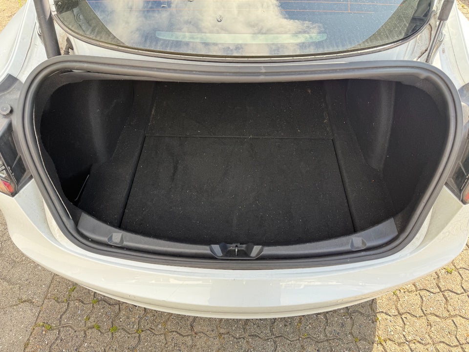Tesla Model 3 Long Range AWD 4d