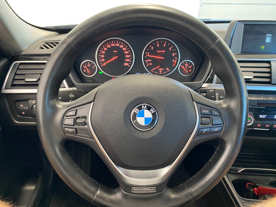 BMW 320i 2,0 Touring aut. 5d