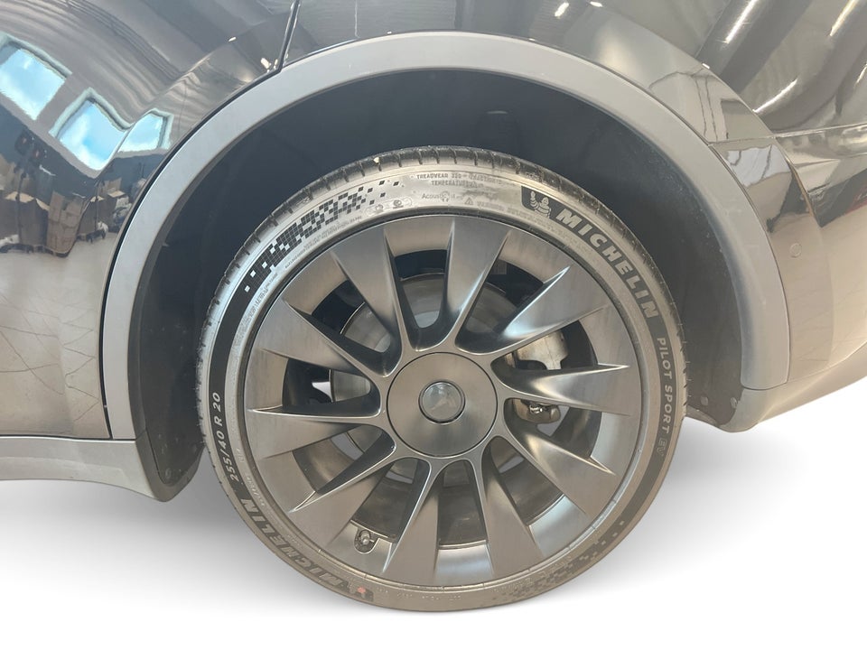 Tesla Model Y Long Range AWD 5d