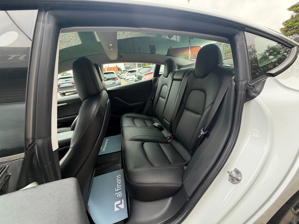 Tesla Model 3 Long Range AWD 4d
