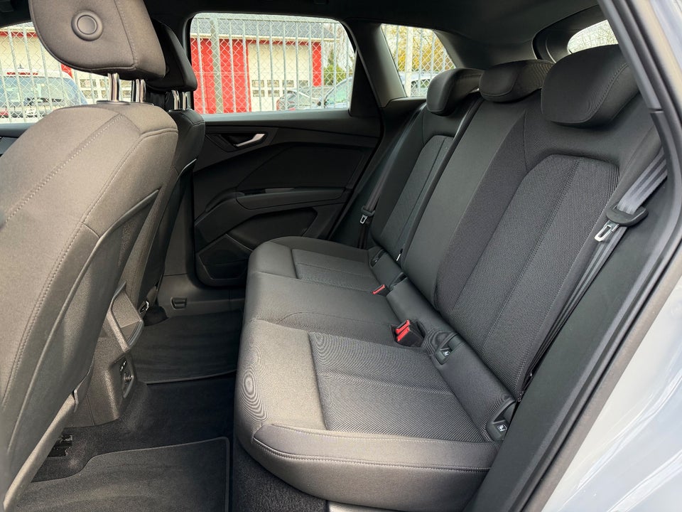 Audi Q4 e-tron 45 Advance quattro 5d