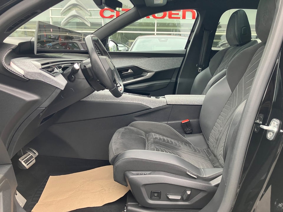 Peugeot e-3008 77 GT 5d