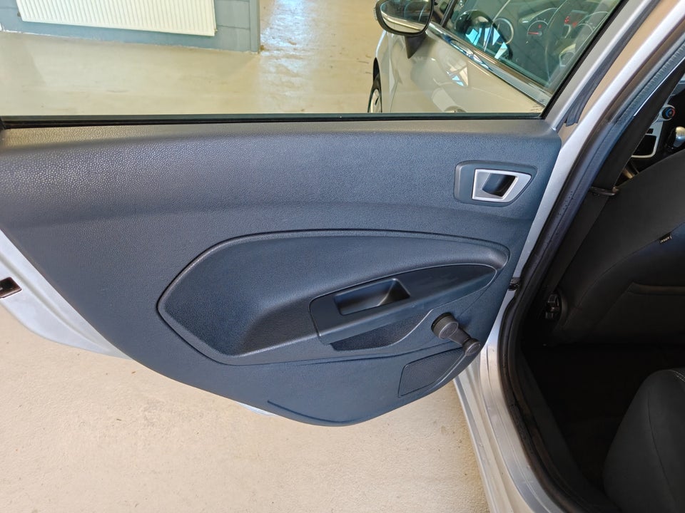 Ford Fiesta 1,4 Titanium 5d