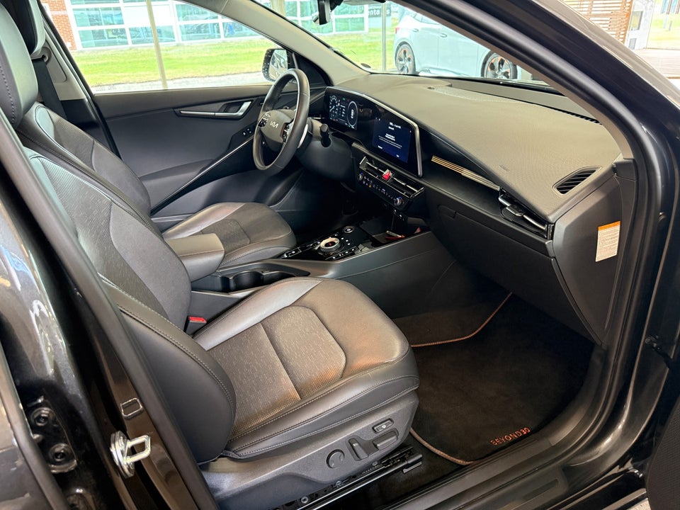 Kia Niro 64 EV Upgrade 5d
