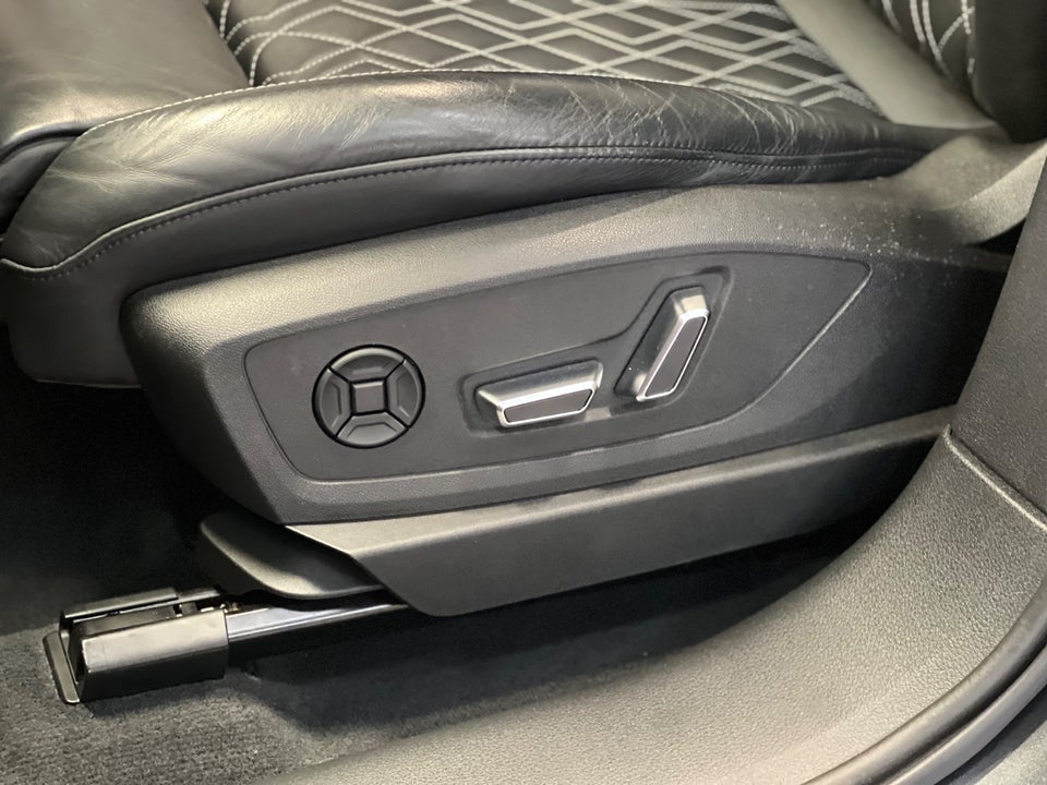 Audi e-tron 55 S-line Sportback quattro 5d