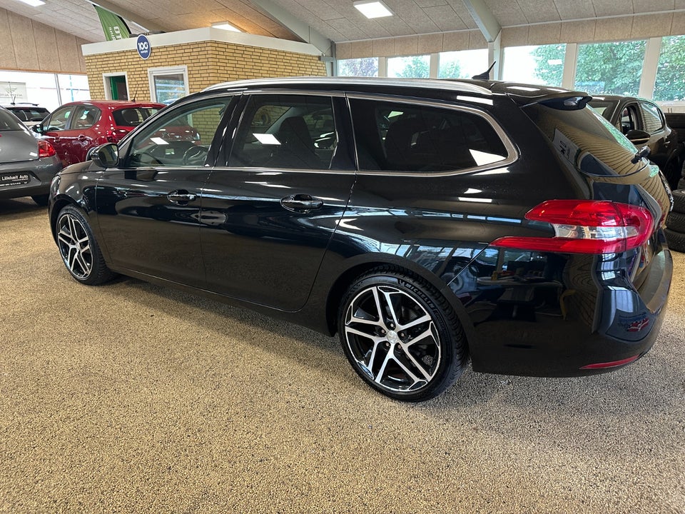 Peugeot 308 1,2 e-THP 130 Allure SW EAT6 5d