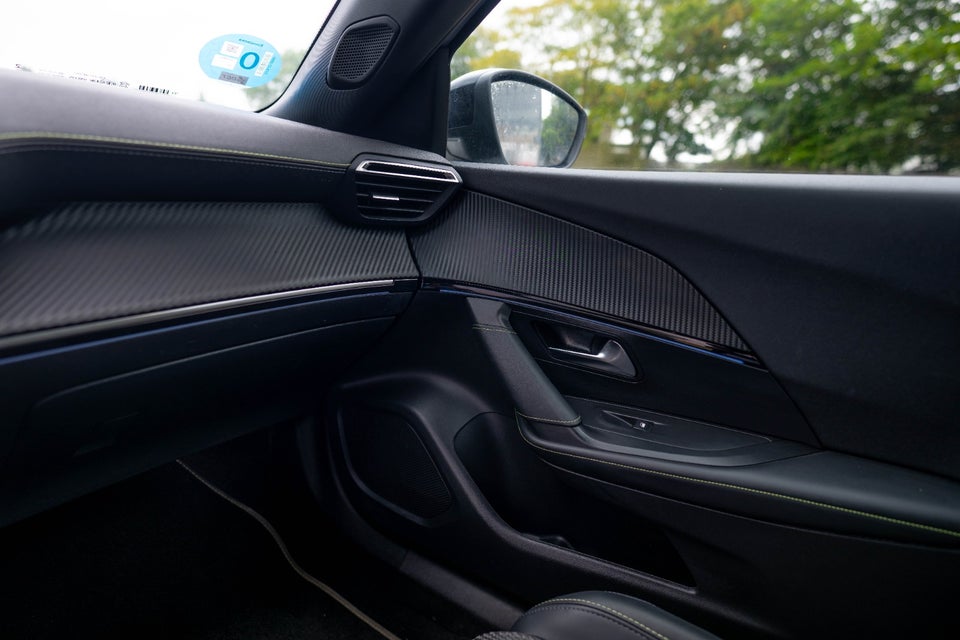 Peugeot e-2008 54 GT 5d