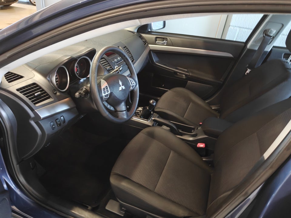 Mitsubishi Lancer 1,8 Invite SportSedan 4d