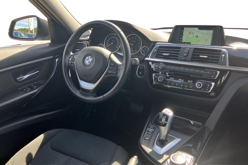 BMW 320i 2,0 Touring Executive aut. 5d