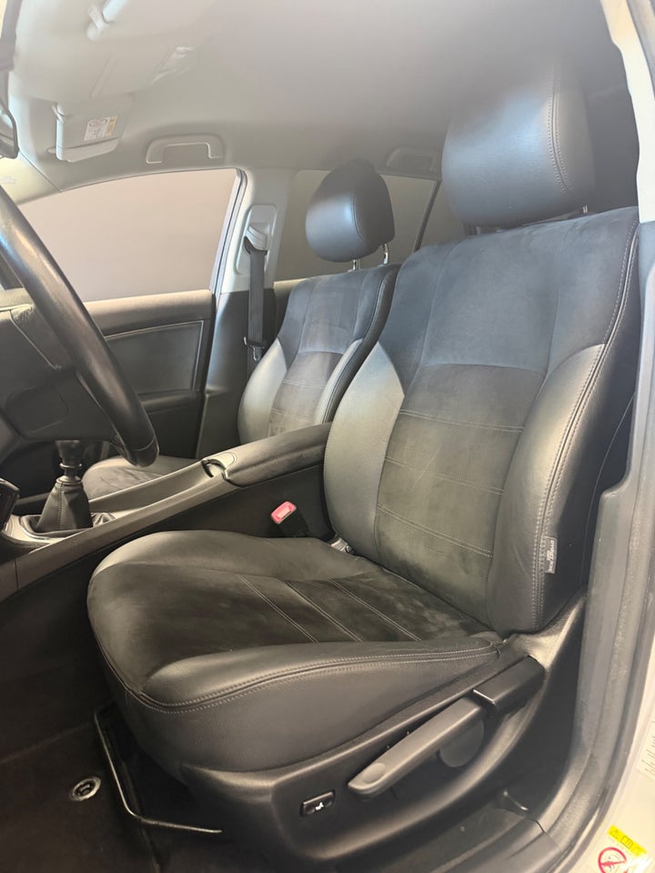 Toyota Avensis 1,8 VVT-i T2 Touch stc. 5d