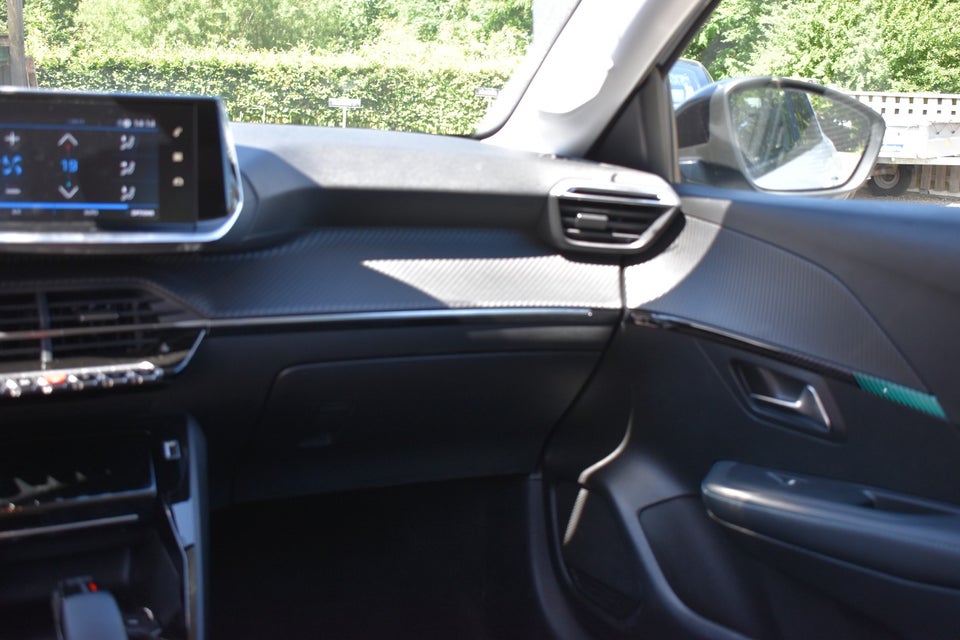 Peugeot 208 1,2 PureTech 100 Allure EAT8 5d