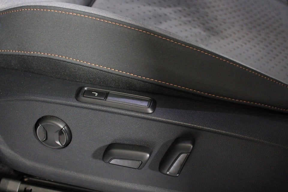 Cupra Born 58 e-Boost Dinamica Pack High 5d