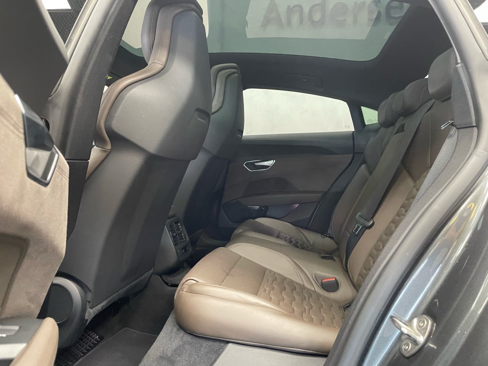 Audi e-tron GT quattro 4d