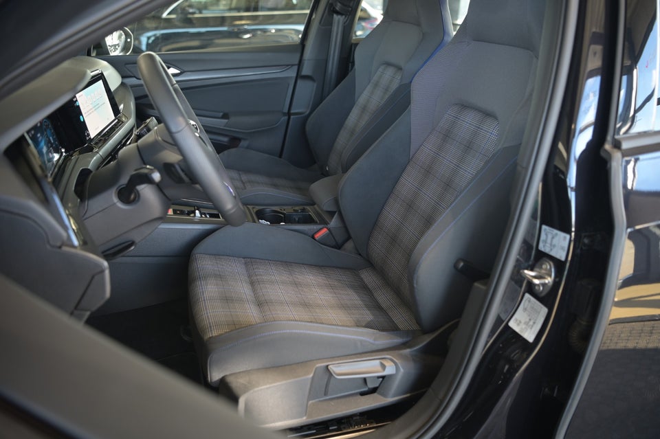 VW Golf VIII 1,4 GTE DSG 5d