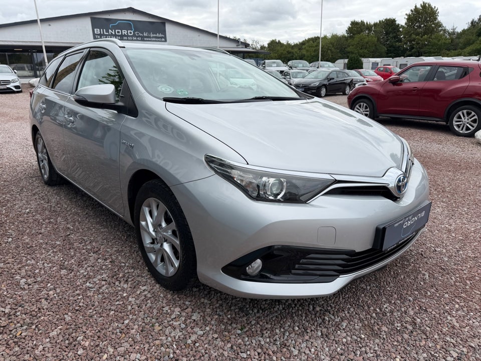 Toyota Auris 1,8 Hybrid H2 Comfort Touring Sports CVT 5d