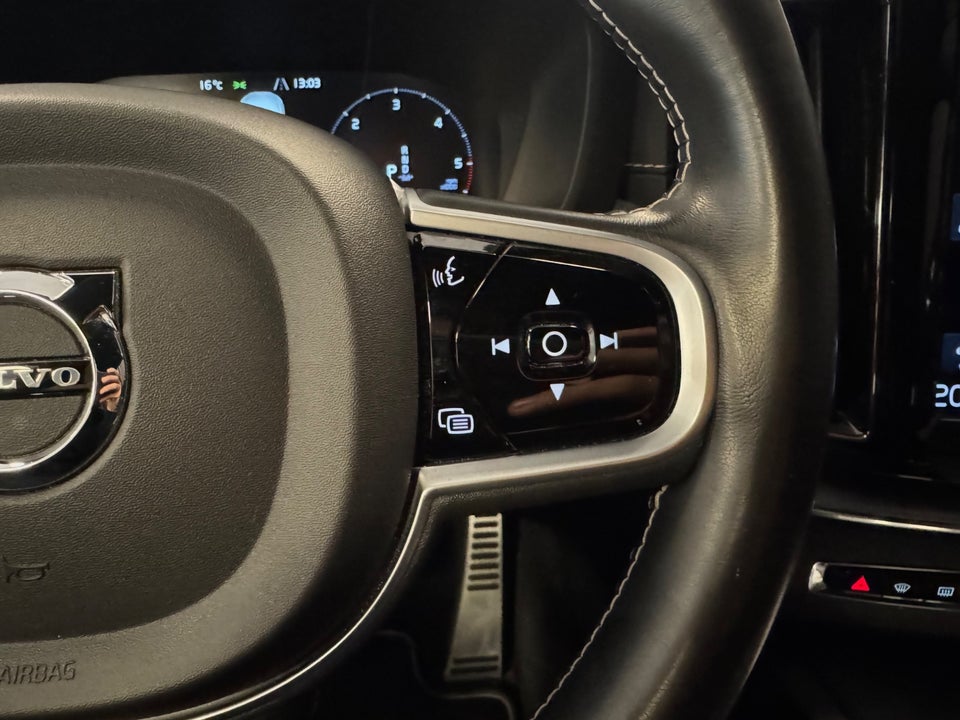 Volvo XC60 2,0 B4 197 R-Design aut. 5d