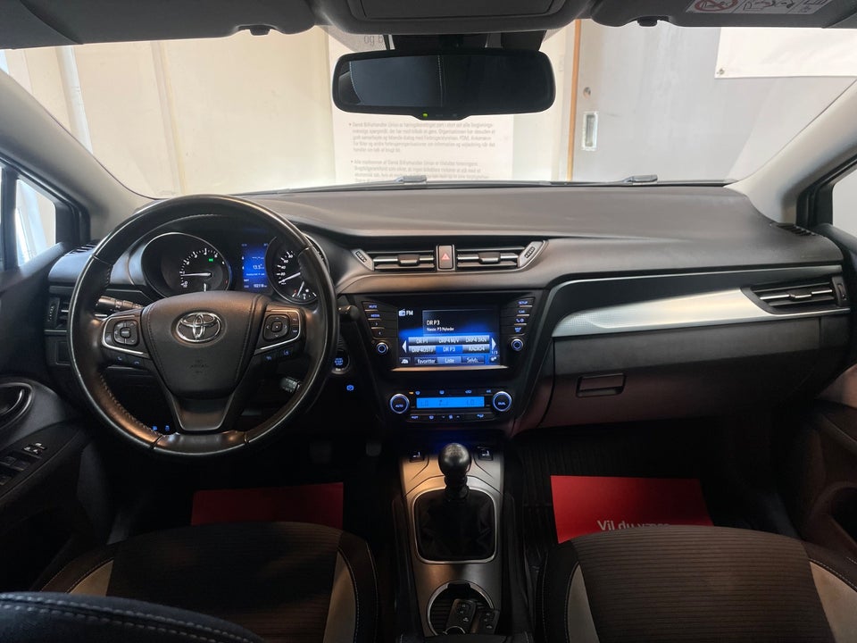 Toyota Avensis 1,8 VVT-i T2 Premium Touring Sports 5d