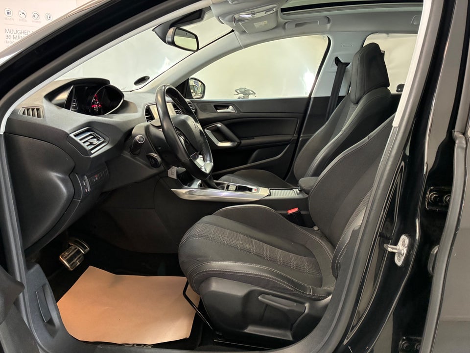 Peugeot 308 1,2 e-THP 130 Allure Sky SW EAT6 5d