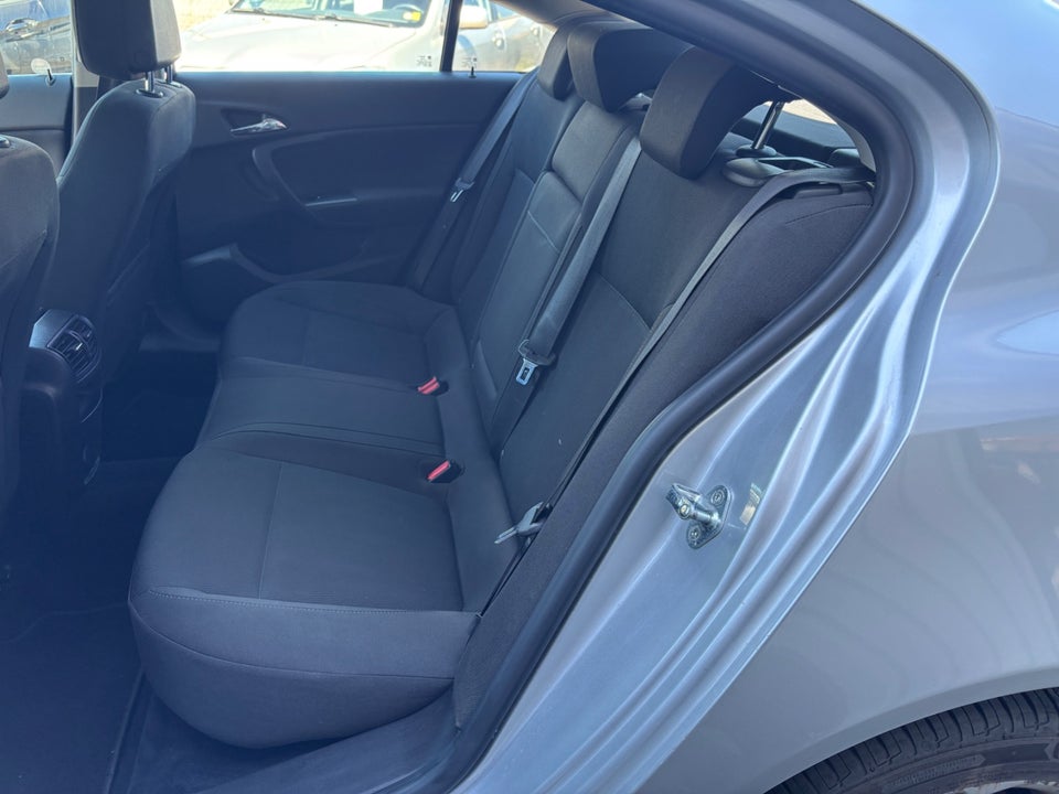 Opel Insignia 1,8 Edition 5d