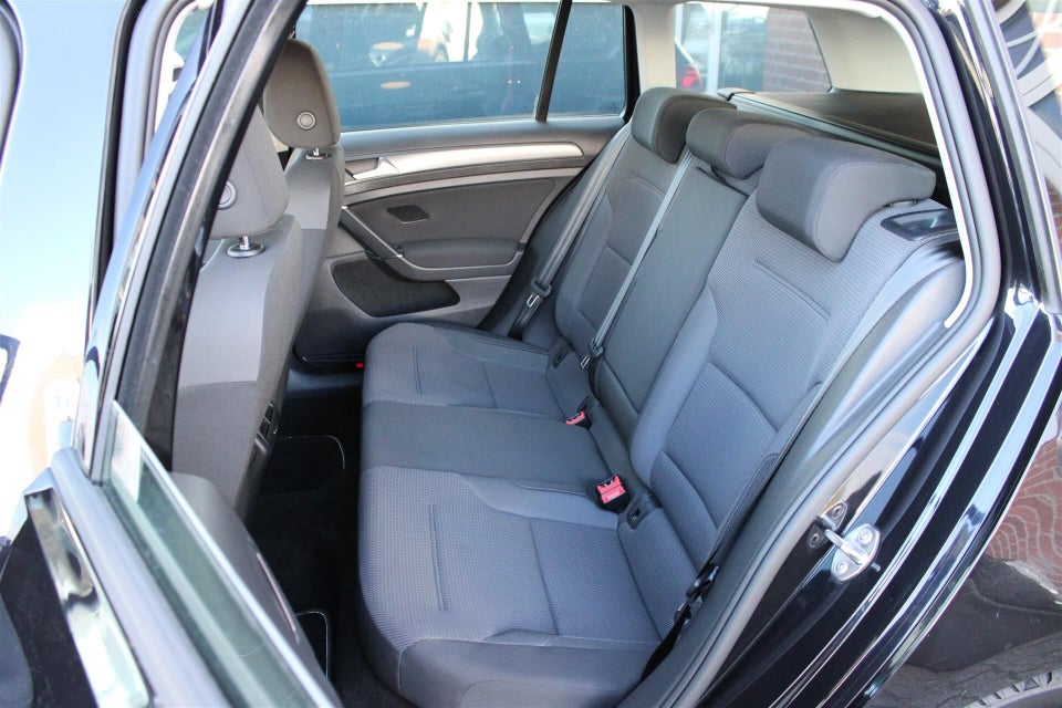 VW Golf VII 1,5 TSi 130 Comfortline Variant DSG 5d