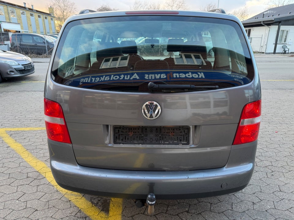 VW Touran 1,6 FSi Highline 5d