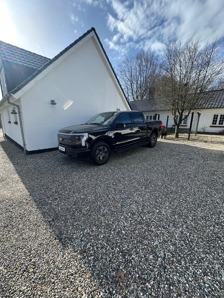 Ford F-150 131 Lightning Lariat Extended Range 4d