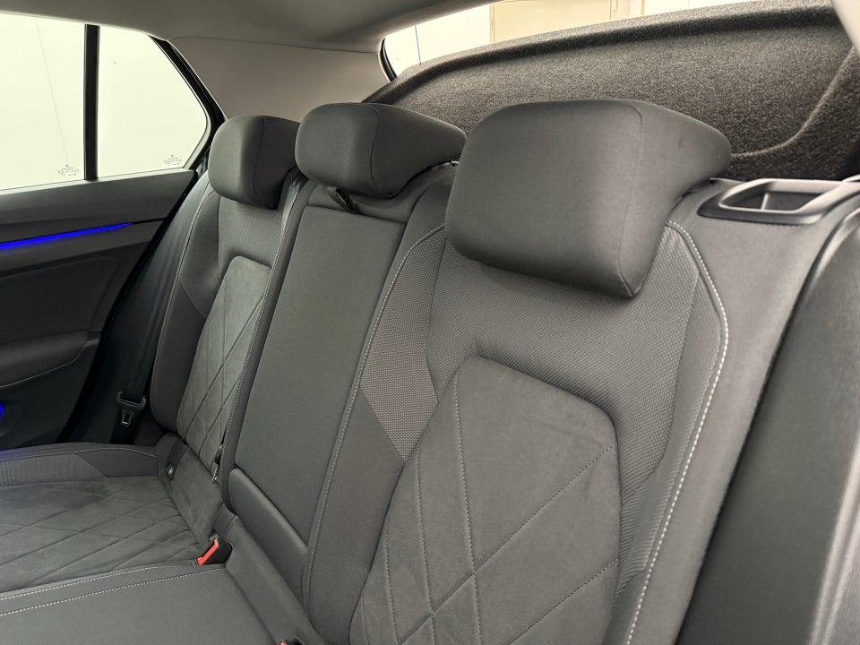 VW Golf VIII 1,4 eHybrid DSG 5d