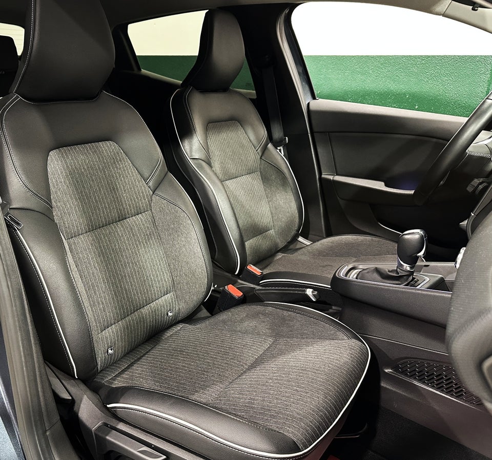 Renault Clio V 1,6 E-Tech Intens 5d