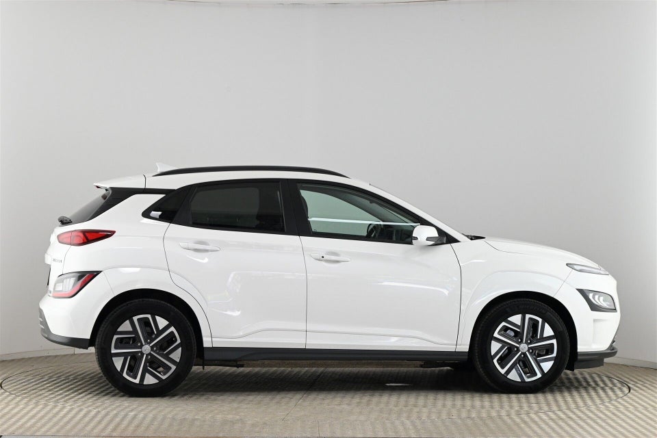 Hyundai Kona 64 EV Essential 5d