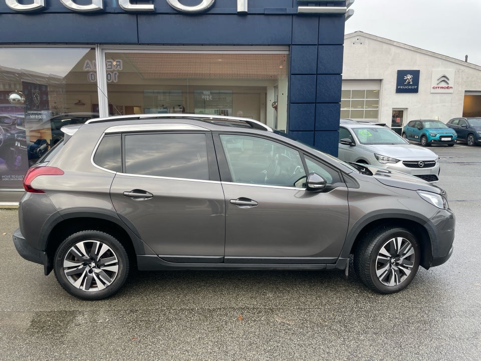 Peugeot 2008 1,2 e-THP 110 Selection Sky 5d