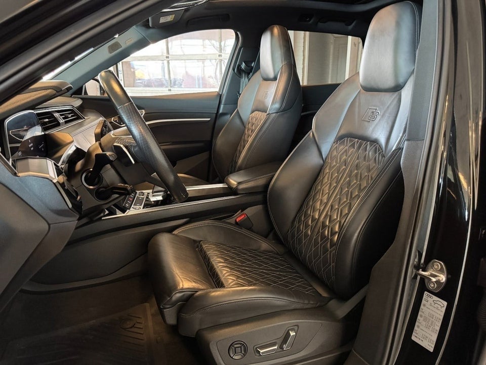 Audi e-tron 55 S-line quattro 5d