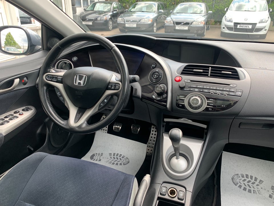 Honda Civic 1,8 Executive 5d