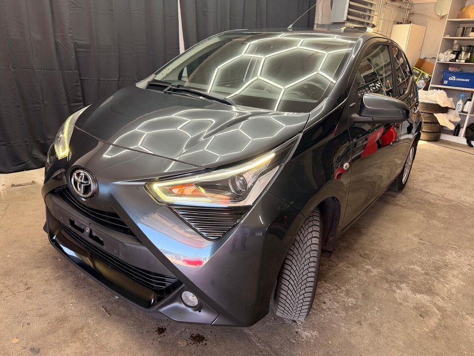 Toyota Aygo 1,0 VVT-i x-play 5d