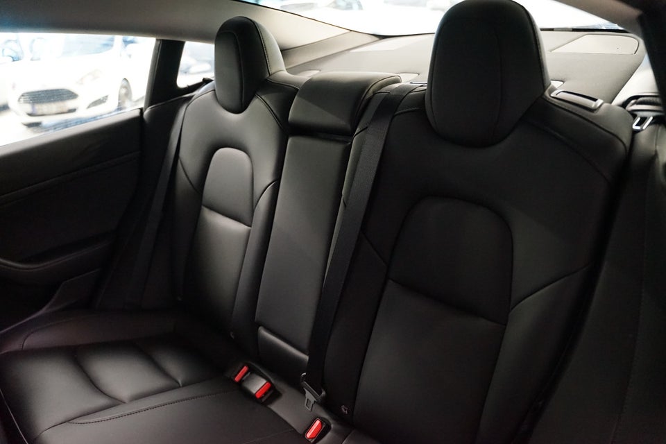 Tesla Model 3 Long Range AWD 4d