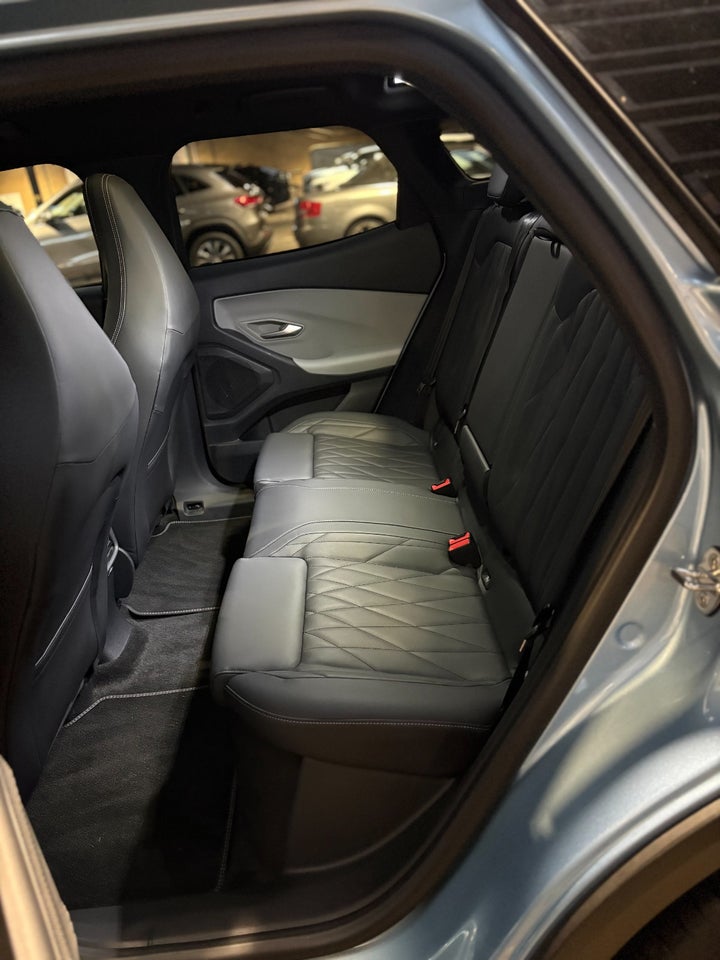 Ford Explorer 77 Premium Extended Range 5d