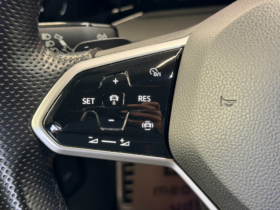 VW Golf VIII 1,4 GTE DSG 5d