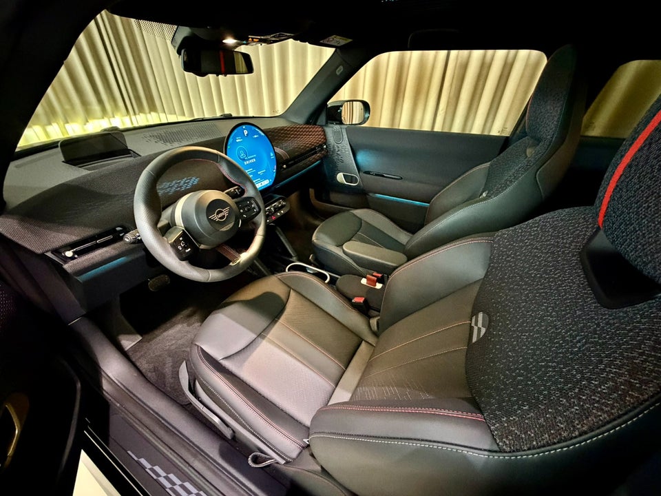 MINI Cooper SE JCW Trim M 3d