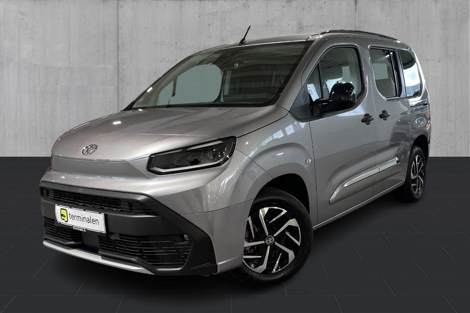 Toyota ProAce City Verso 50 Medium Family 5d