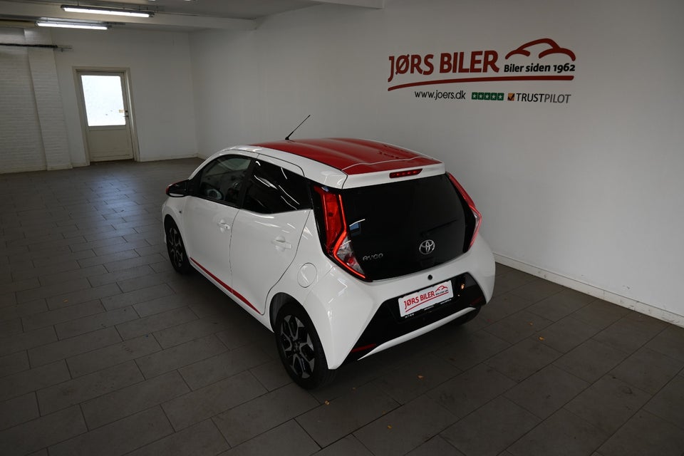 Toyota Aygo 1,0 VVT-i x-plore x-shift 5d