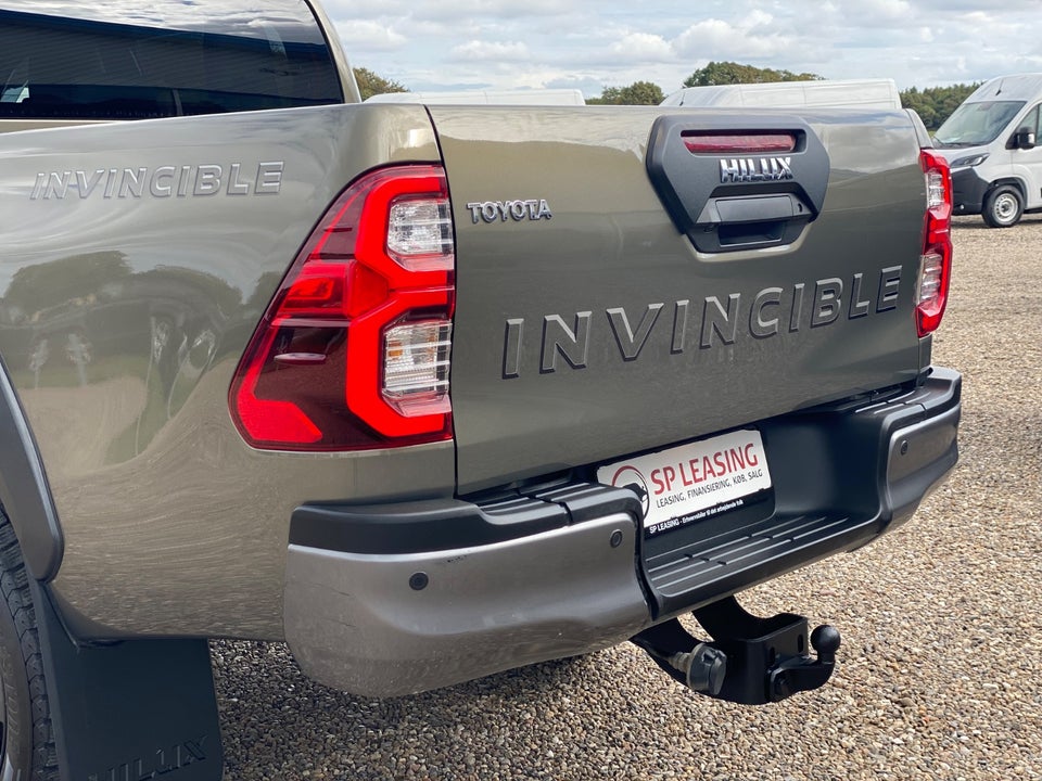 Toyota HiLux 2,8 D T4 Invincible Db.Kab aut. 4d