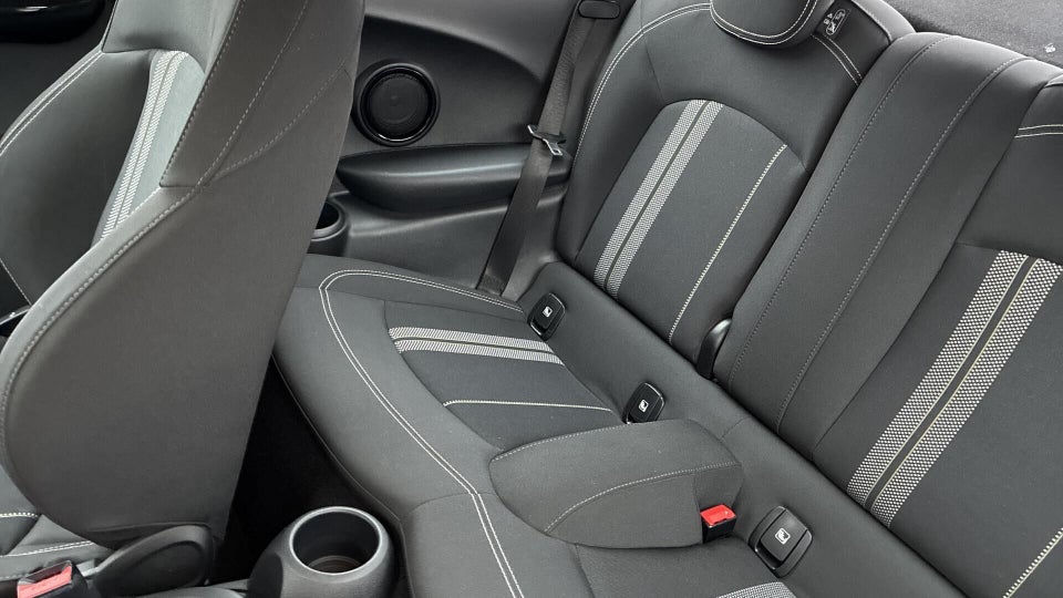 MINI Cooper SE Essential 3d