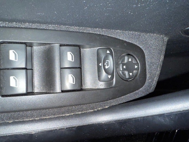 Peugeot 208 1,6 BlueHDi 100 Desire Sky 5d