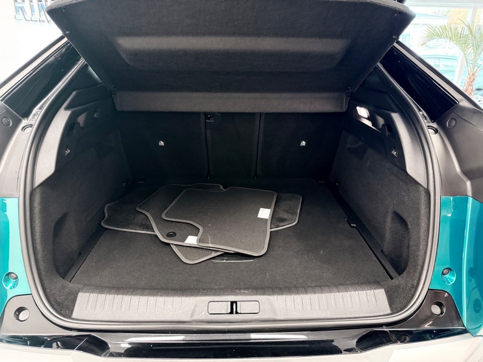 Peugeot e-3008 77 GT Pack 5d