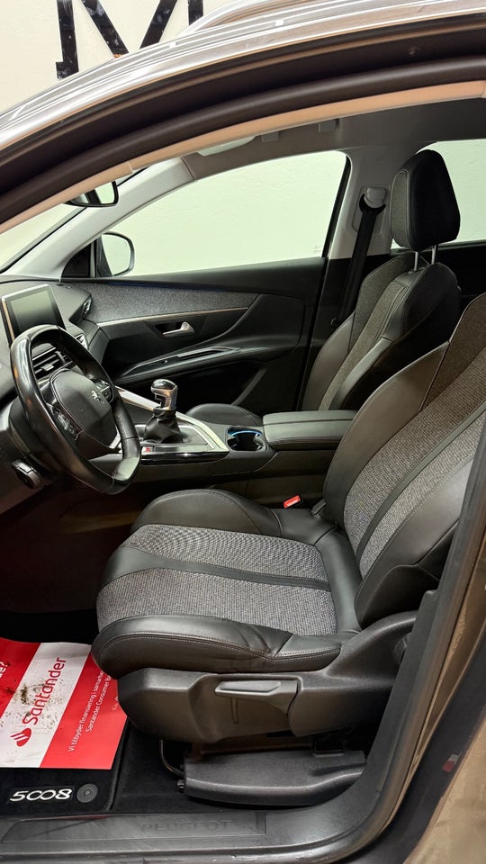 Peugeot 5008 1,5 BlueHDi 130 Allure 7prs 5d