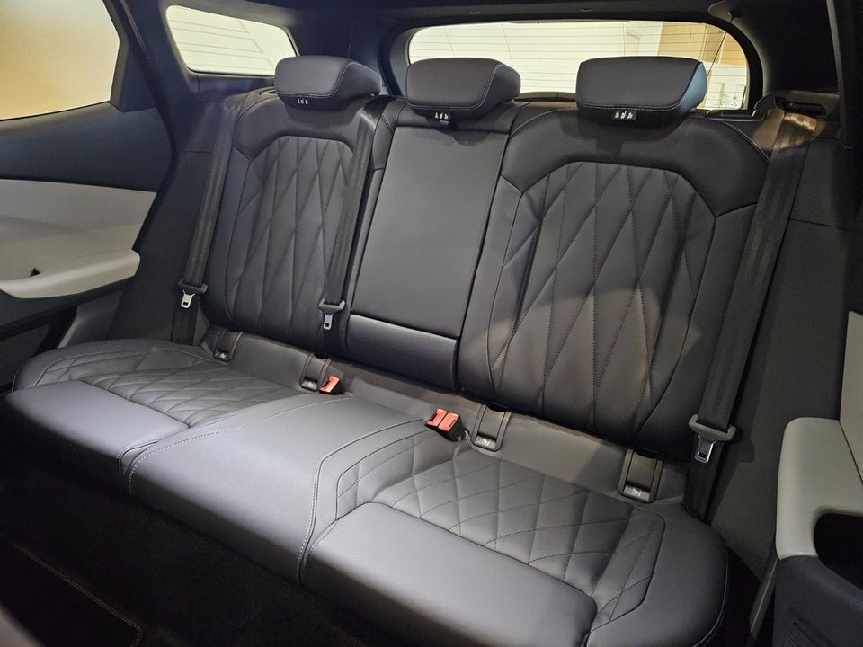 Ford Explorer 82 Premium Extended Range 5d